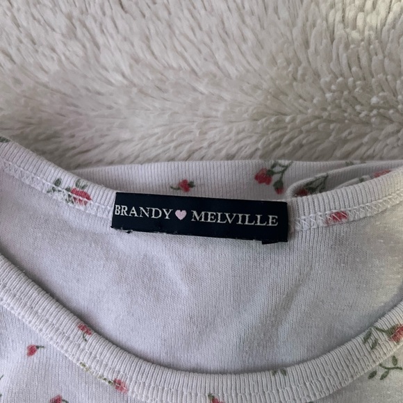 Brandy Melville Baby Tee shirt - Picture 4 of 4